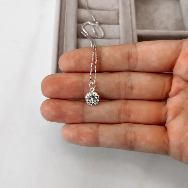 Colar pingente zircônia redonda