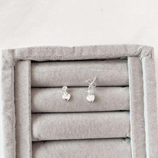 Brinco zircônia redonda pingente coração