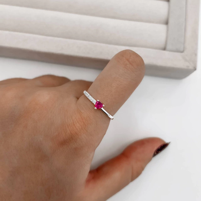 Anel zircônia coração cereja