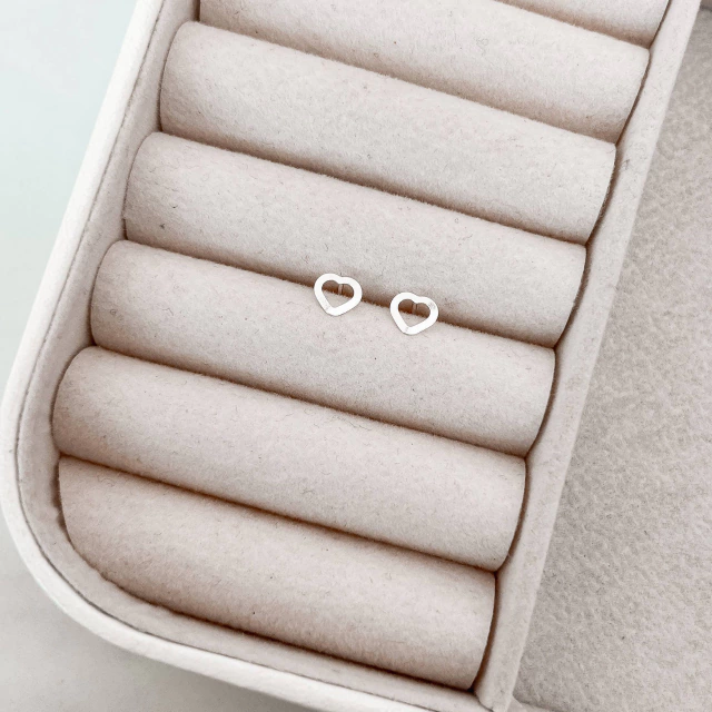 Brinco coração vazado