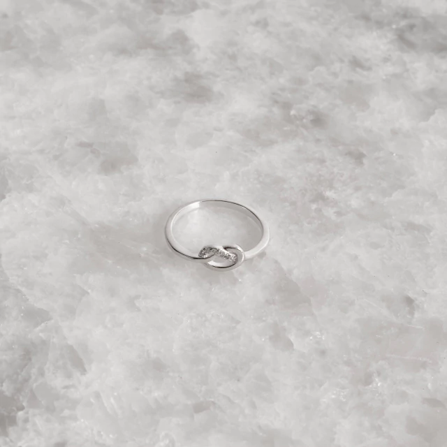 Anel nó coração com zircônias