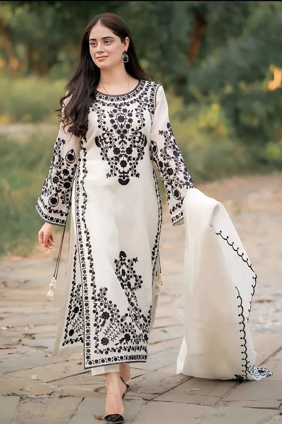 Off White Embroidered Lawn Suit - 3Pc with Khussa