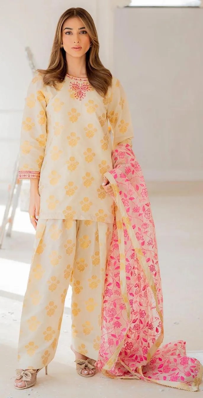 3 Pcs Women's Unstitched Printed Suit