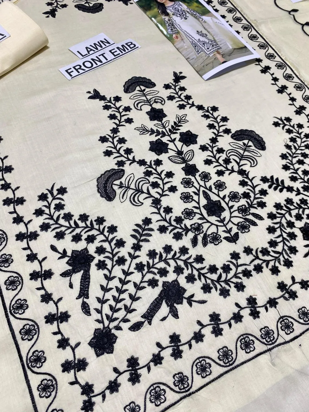 Off White Embroidered Lawn Suit - 3Pc with Khussa