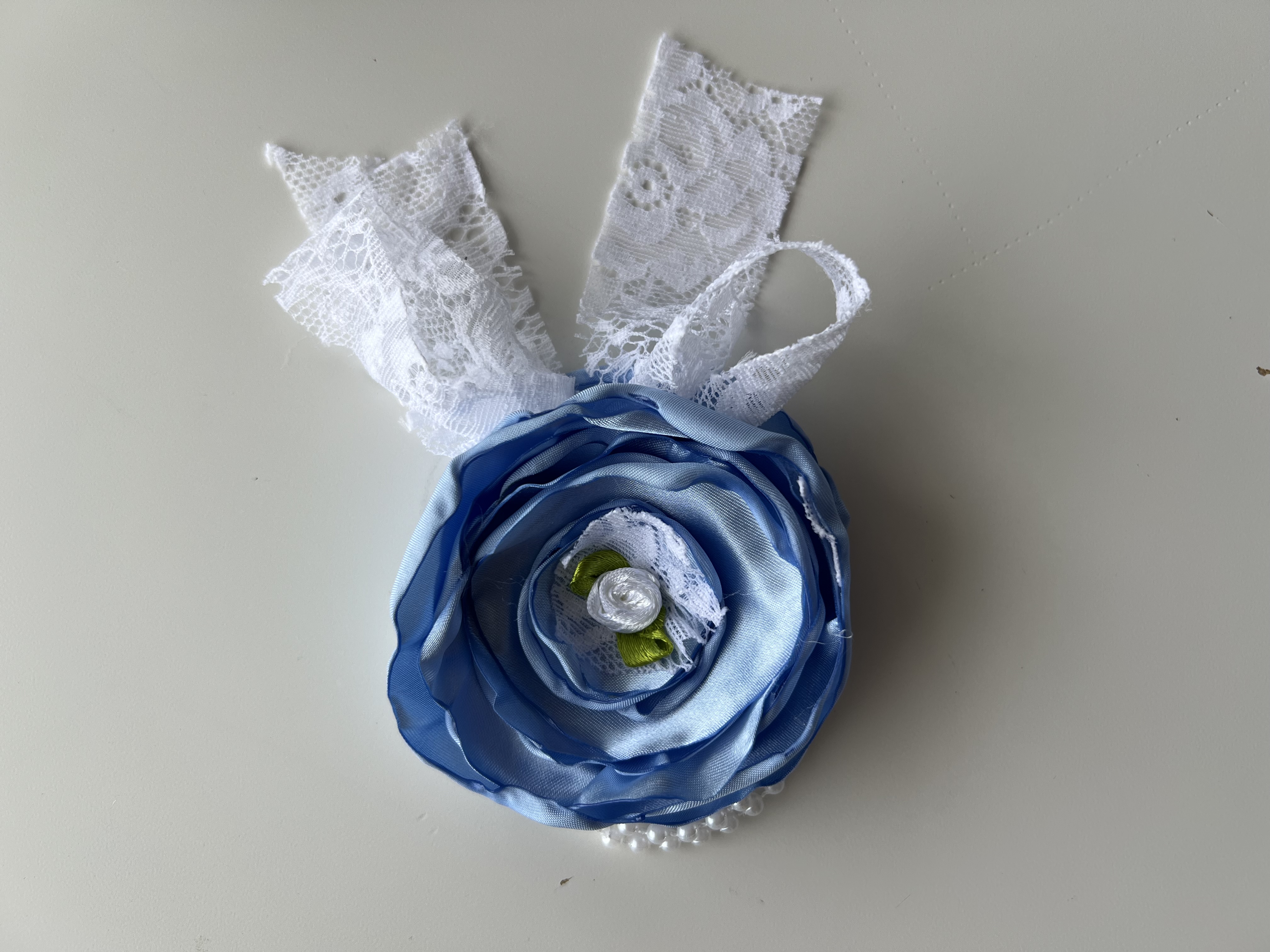 Blue garden hair clip 