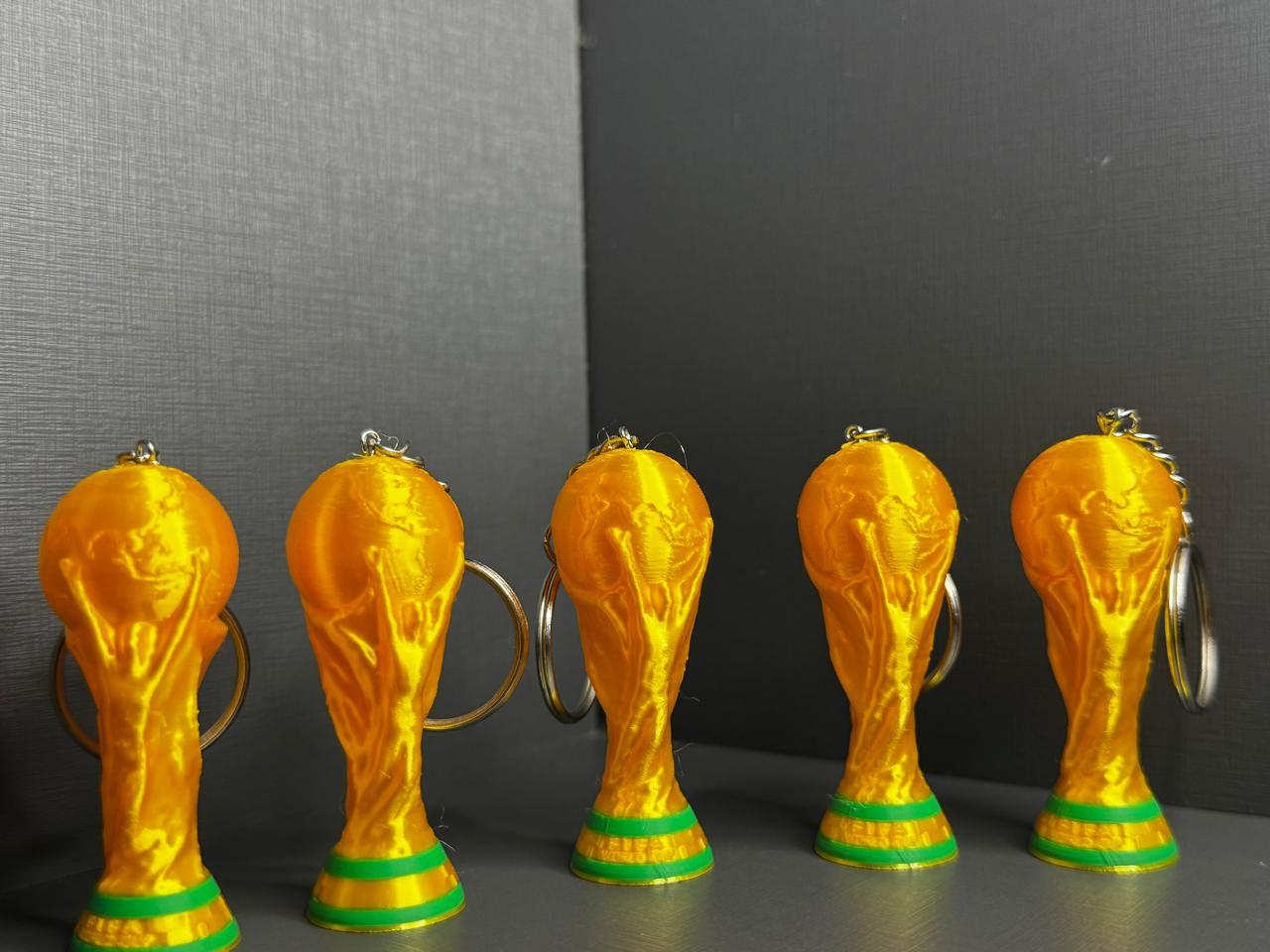 KIt 5 Mini Réplica Taça do Mundo Dourada – Chaveiro Exclusivo Seleção Brasileira