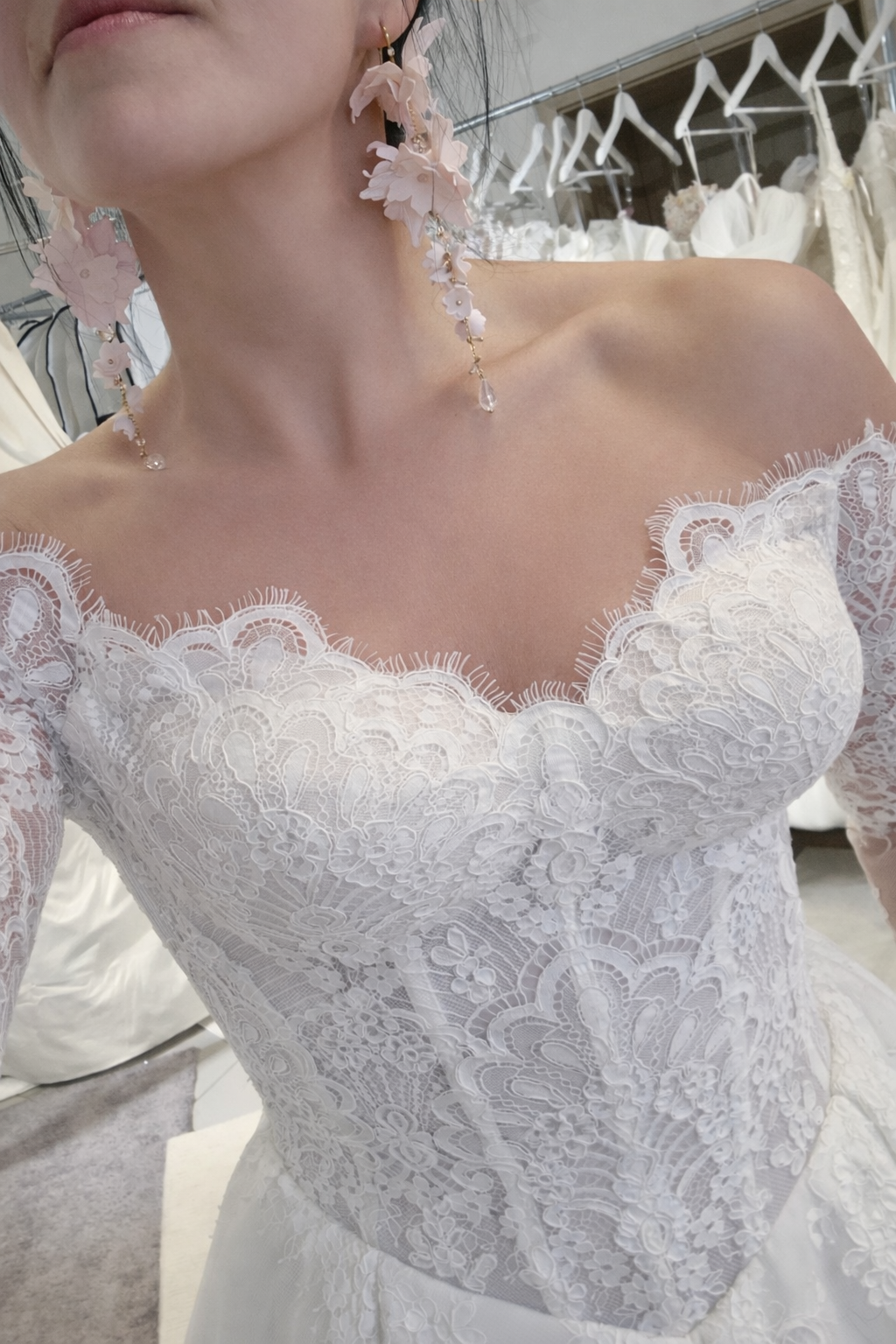 Suknia ślubna z koronką