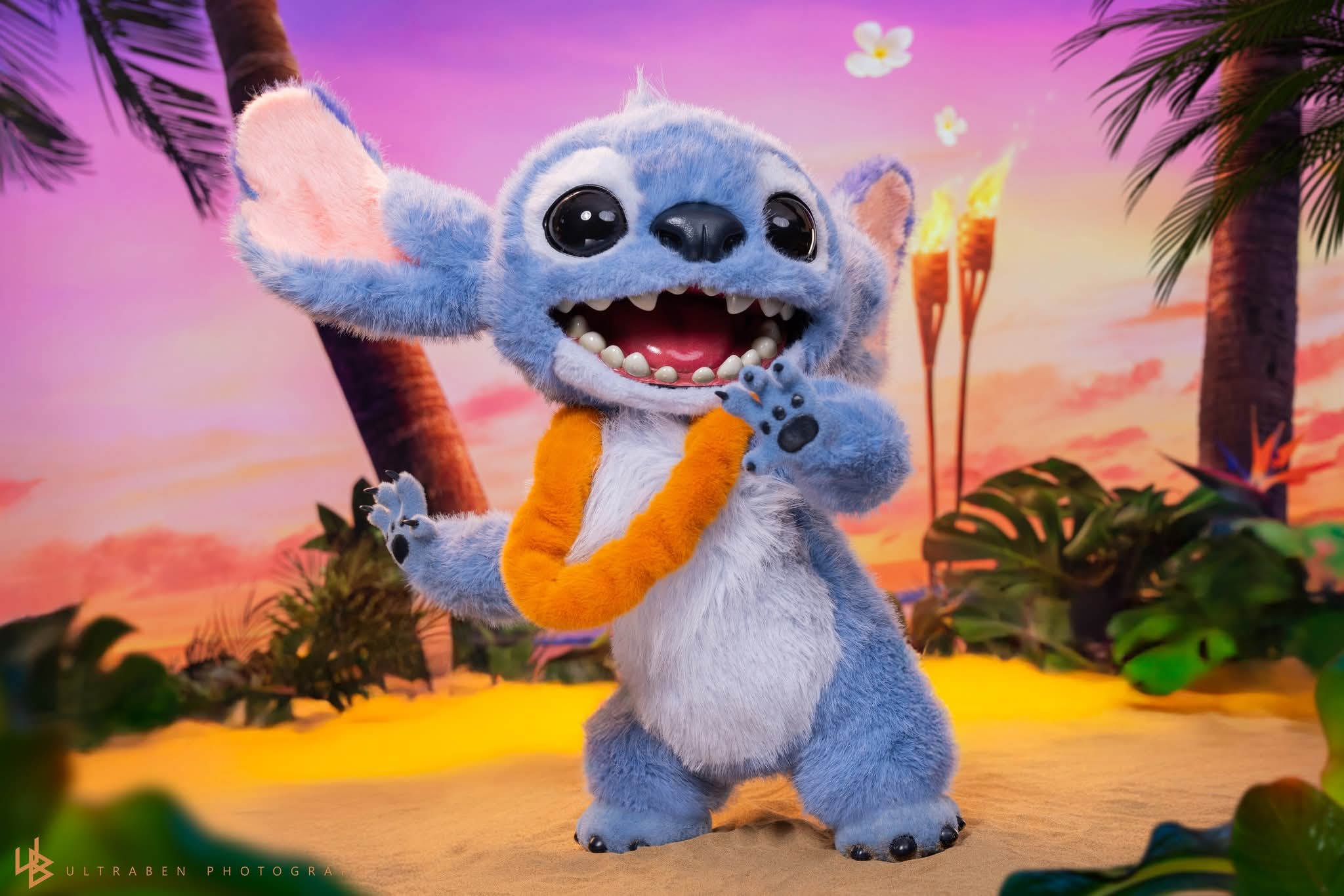 In stock! Hot Toys MMS815 Lilo & Stitch: Stitch Collectible Figure