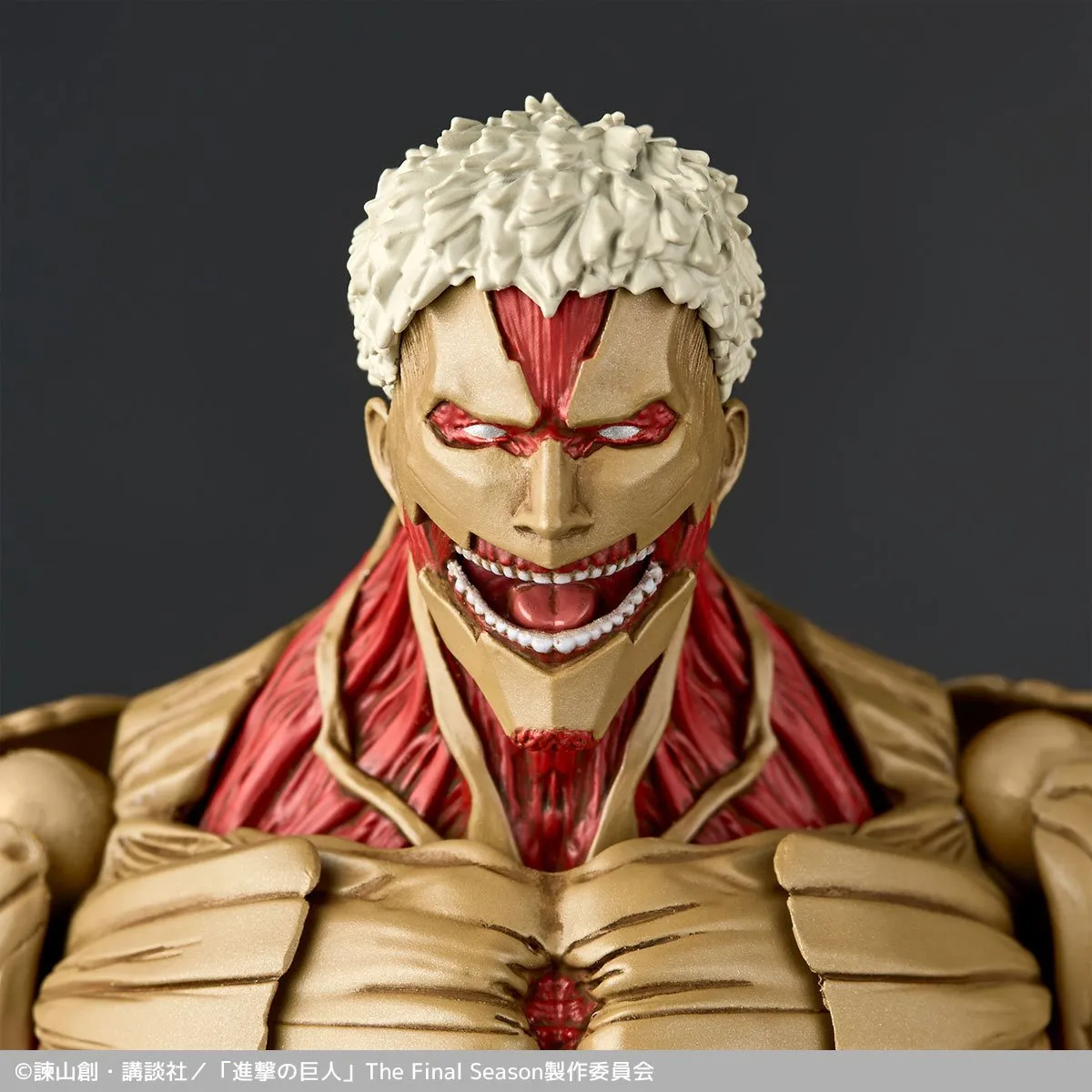 In stock! Attack on Titan Armored Titan Revoltech Amazing Yamaguchi Action Figure