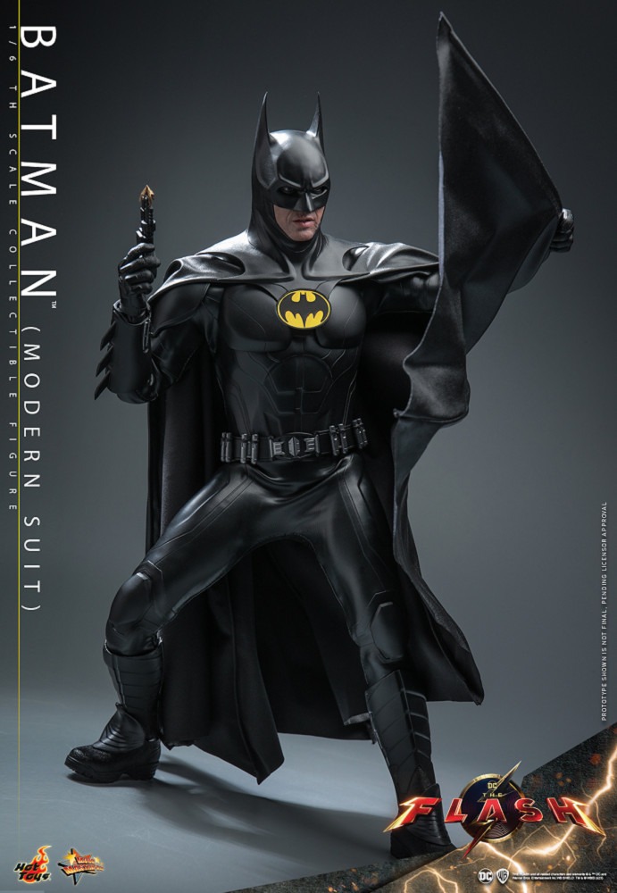 HOT TOYS MMS712 - The Flash - 1/6 Batman (Modern Suit) Collectible Figure