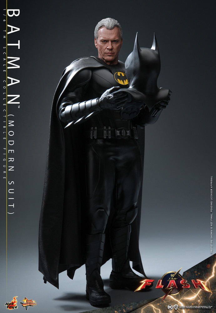 HOT TOYS MMS712 - The Flash - 1/6 Batman (Modern Suit) Collectible Figure