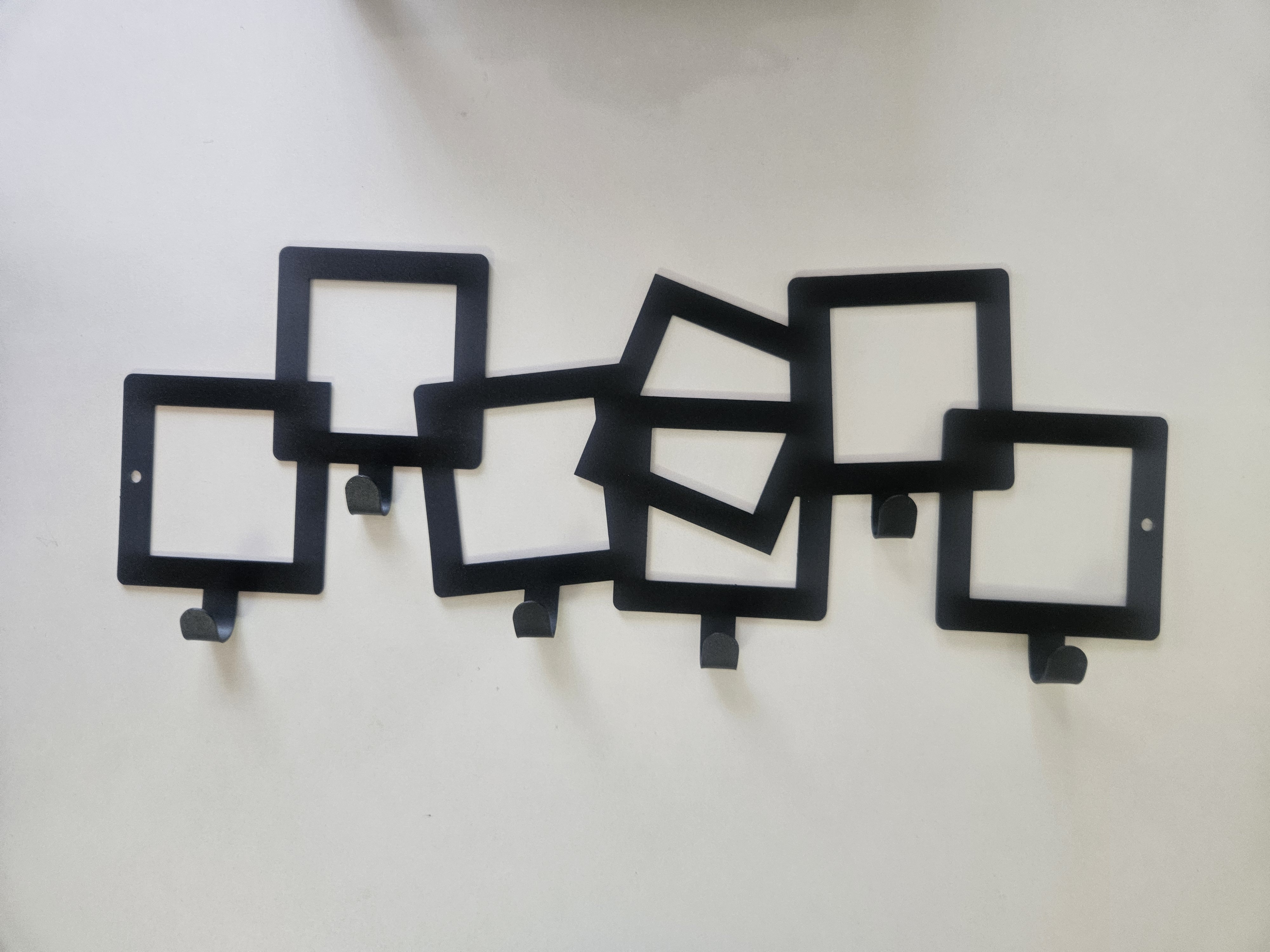 Geometrik Tasarımlı Metal Askılık