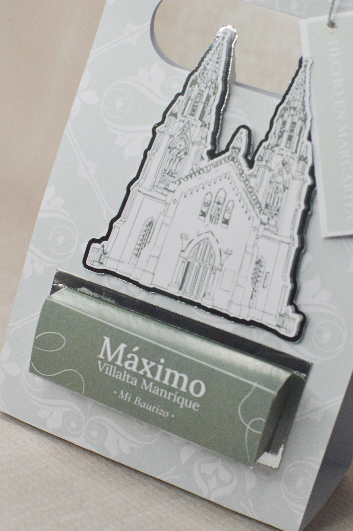 Cajita pequeña para recuerdos religiosos