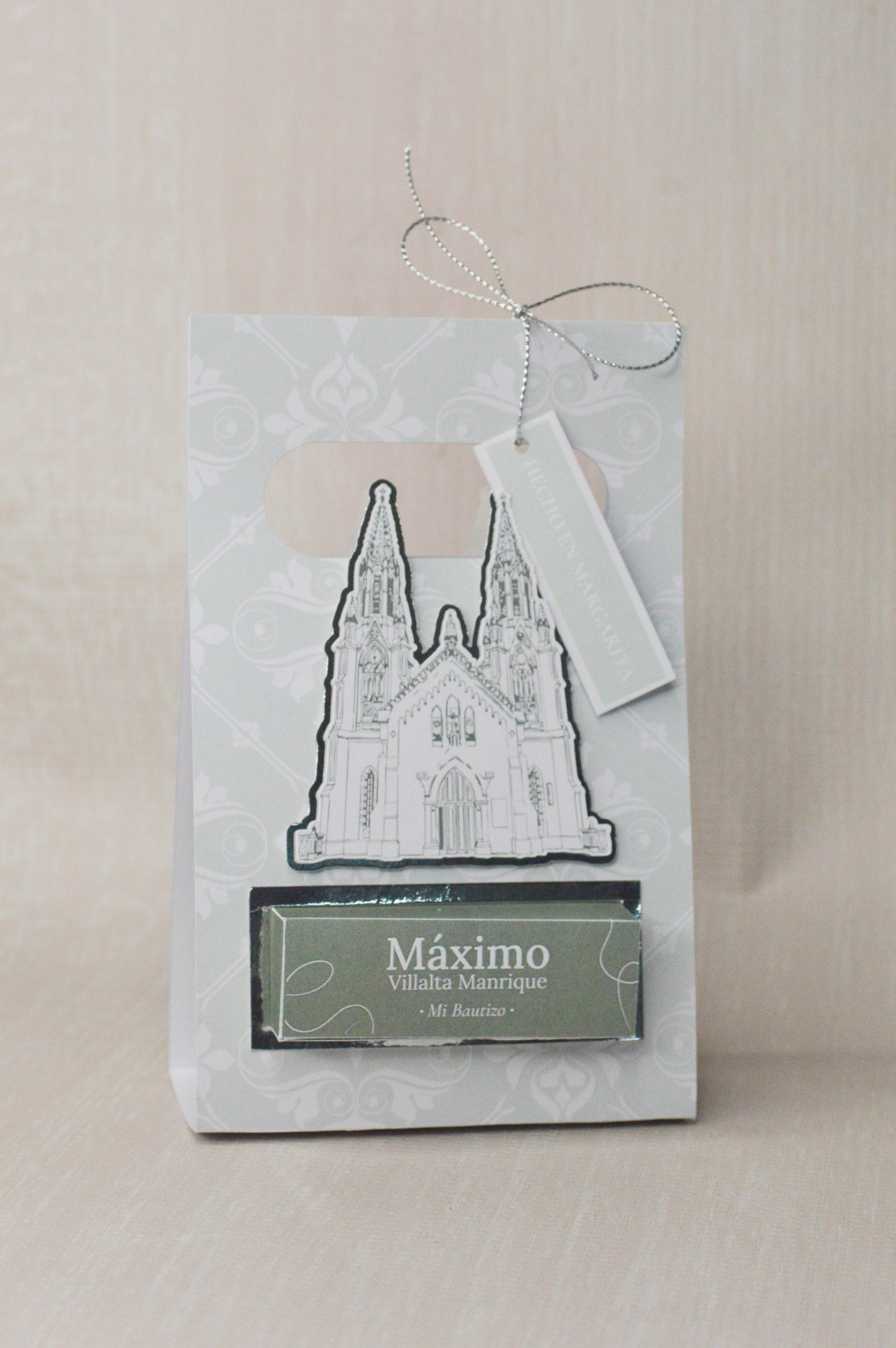 Cajita pequeña para recuerdos religiosos
