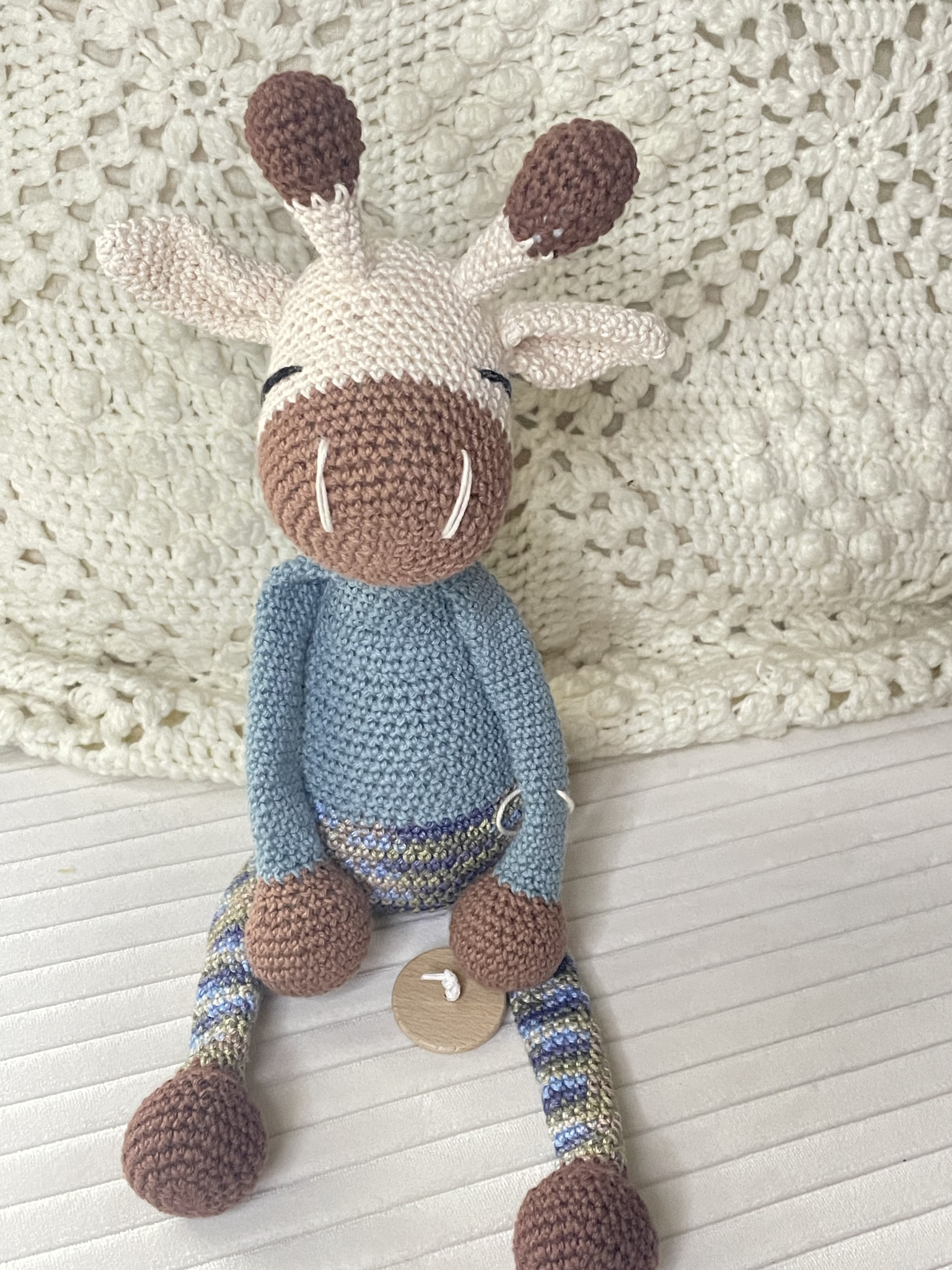 Boîtes à musique girafes crochetées