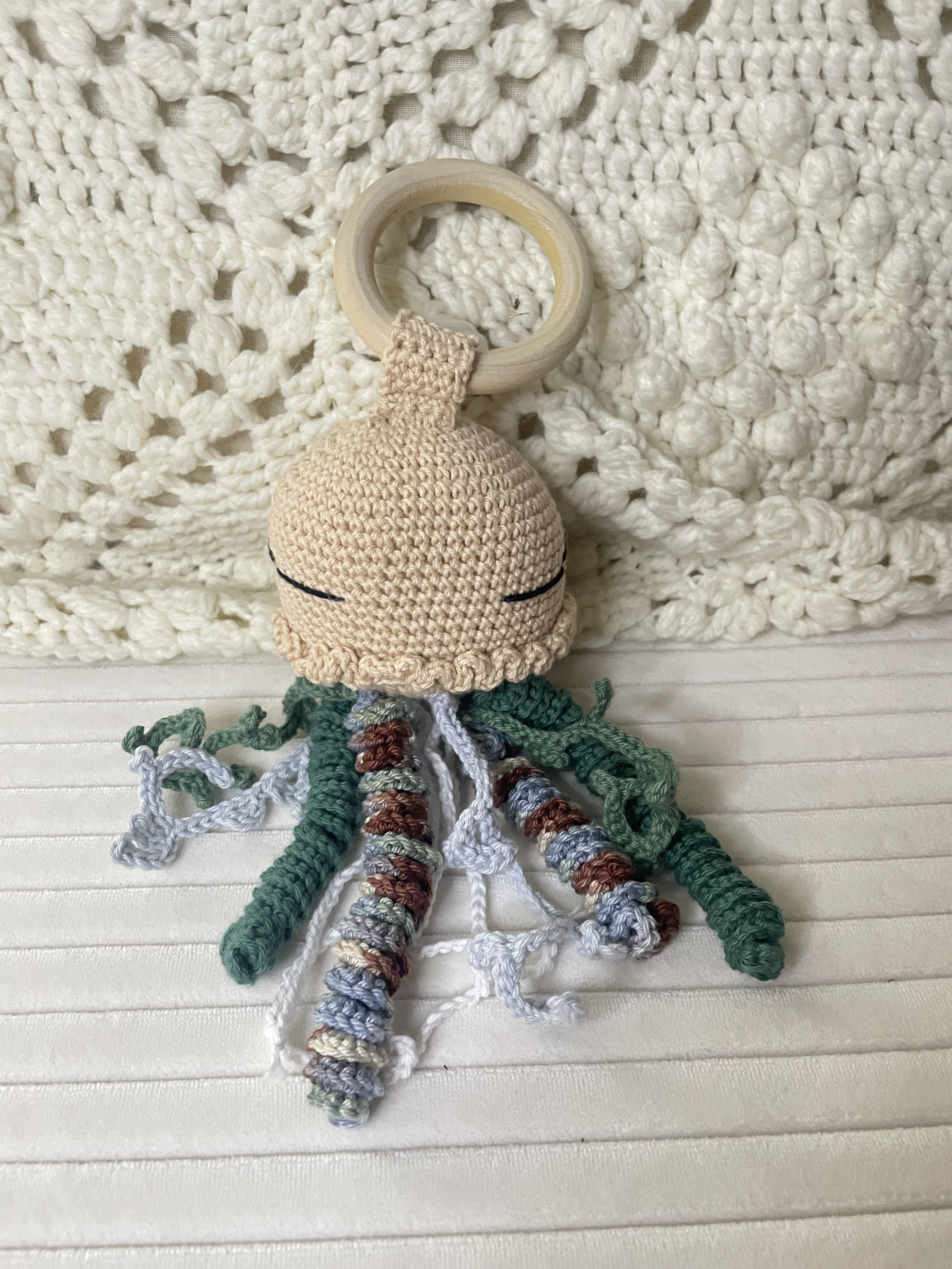 Hochet méduse crochetée