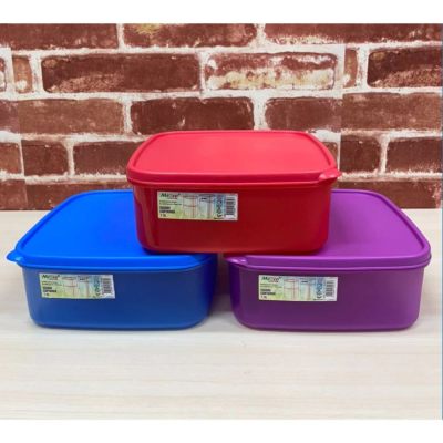 Square Plastic Containers 1.9L with Lids Reuseable Small Freezer Storage Container Jars for Food Snacks 1.9L