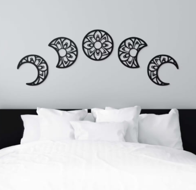 Wandbild mit Mondphasen aus Holz