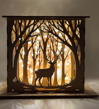 Holz-Laterne mit Hirschmotiv