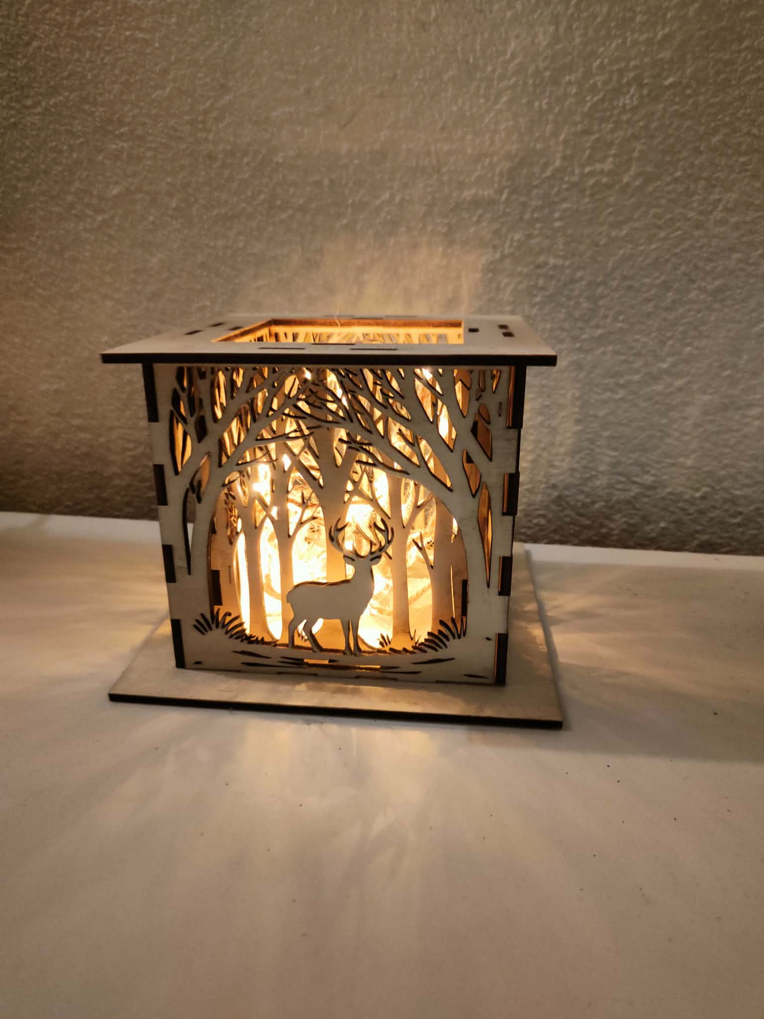 Deko-Laterne mit Waldmotiv