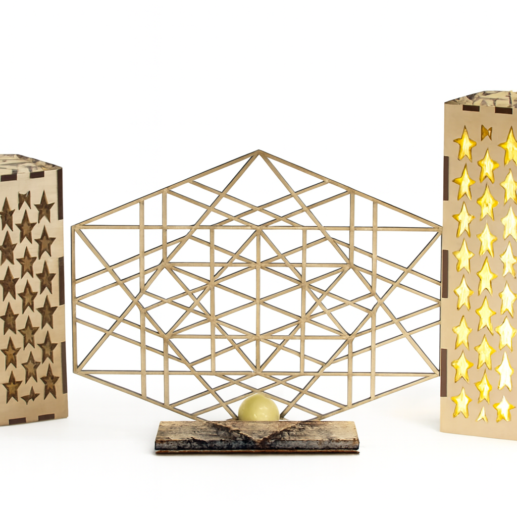 Geometrische Deko-Skulptur aus Holz