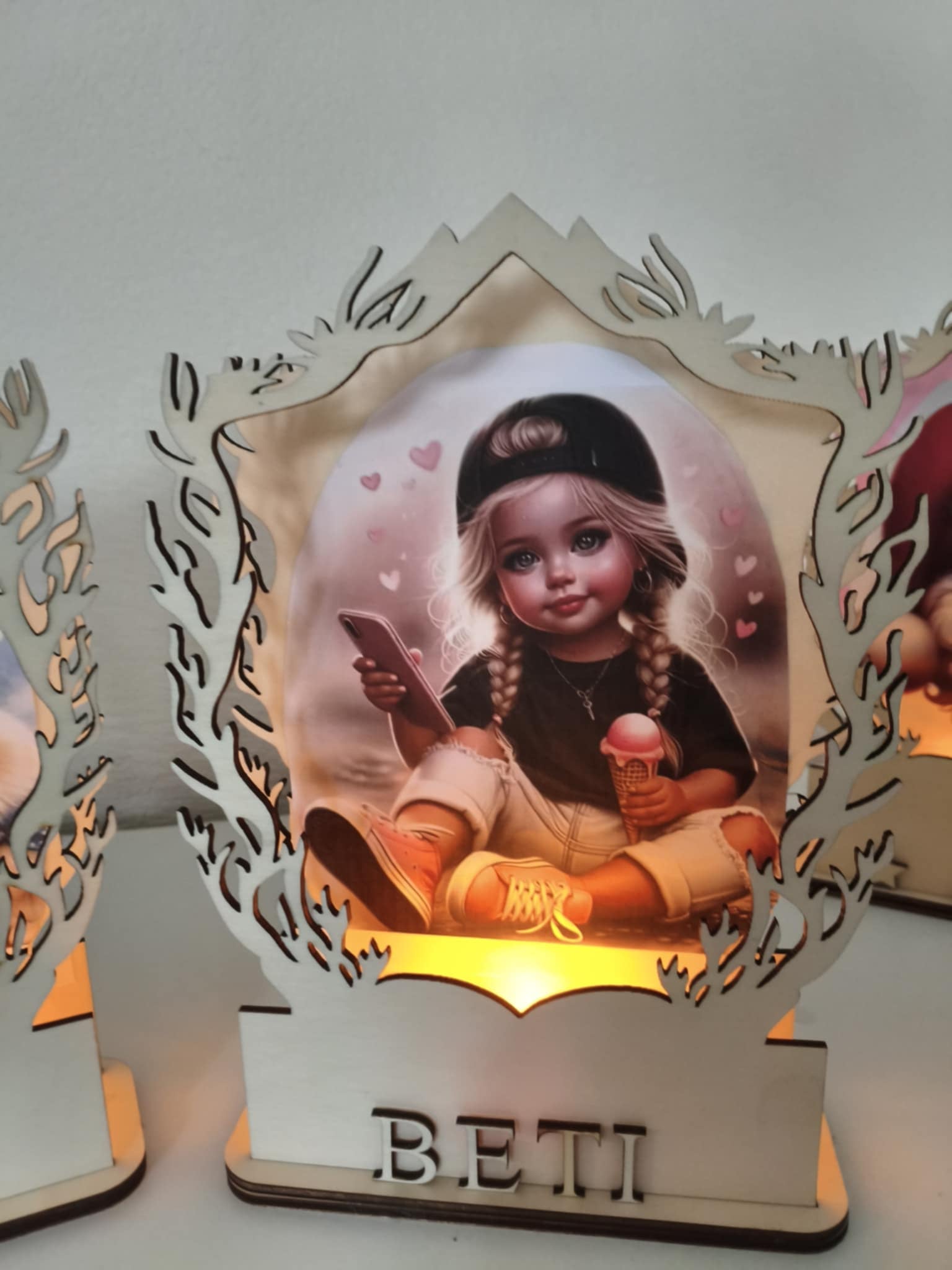 NACHTLICHT – Personalisierte LED-Nachtlampe mit Schmetterling, Holzornament 3D