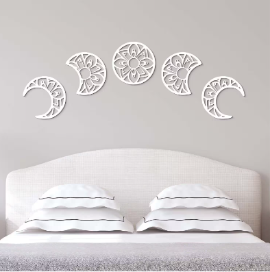 Wandbild mit Mondphasen aus Holz