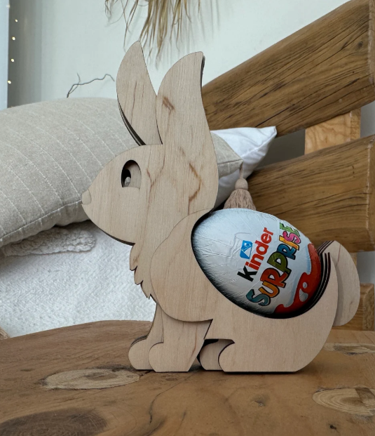 HOLZ‑OSTERHASE MIT ÜBERRASCHUNGSEI