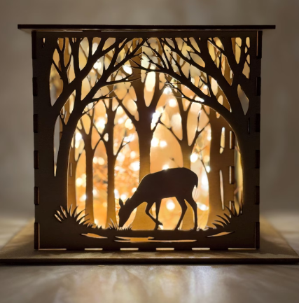 Holz-Laterne mit Hirschmotiv