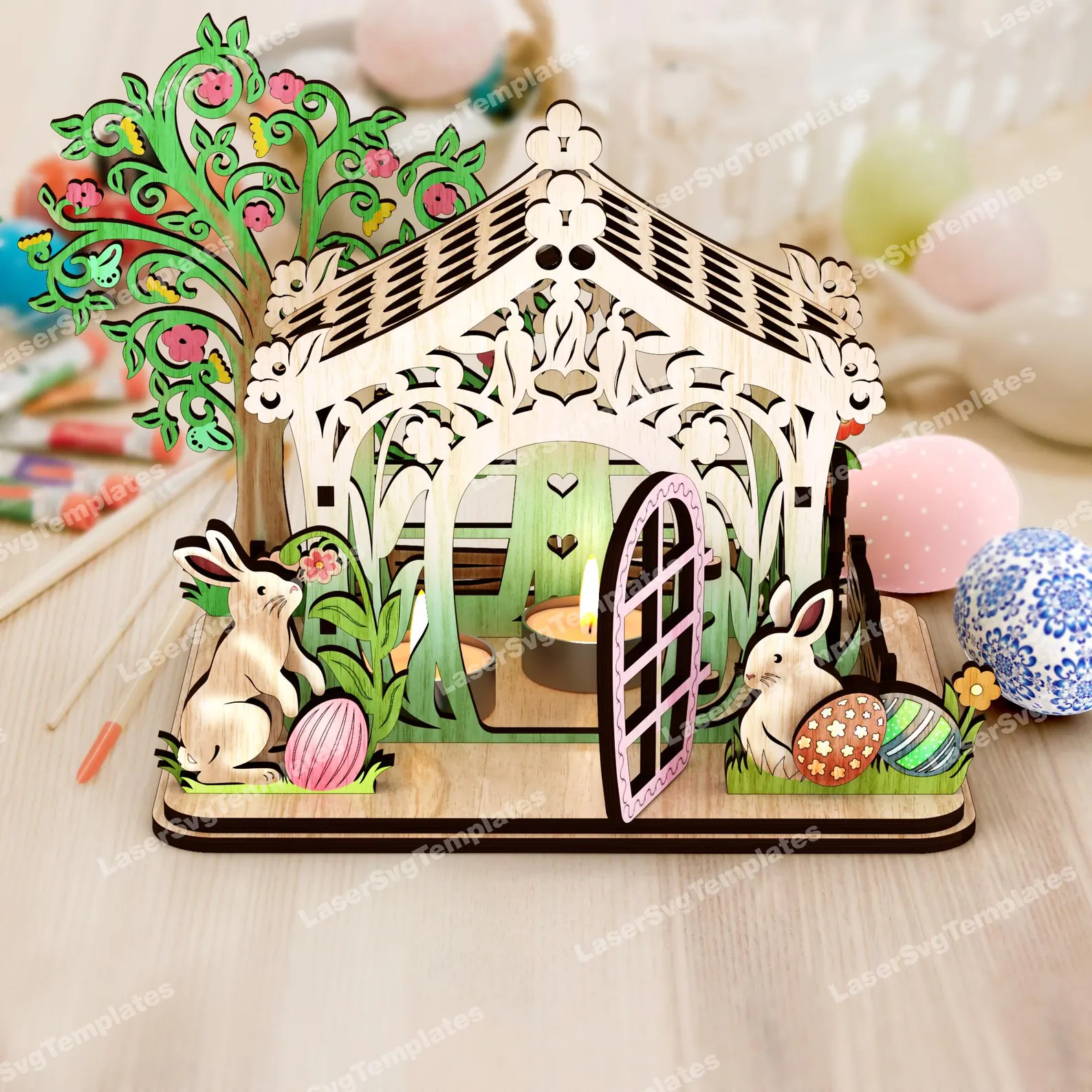 OSTER‑DEKORATIONSHAUS AUS HOLZ