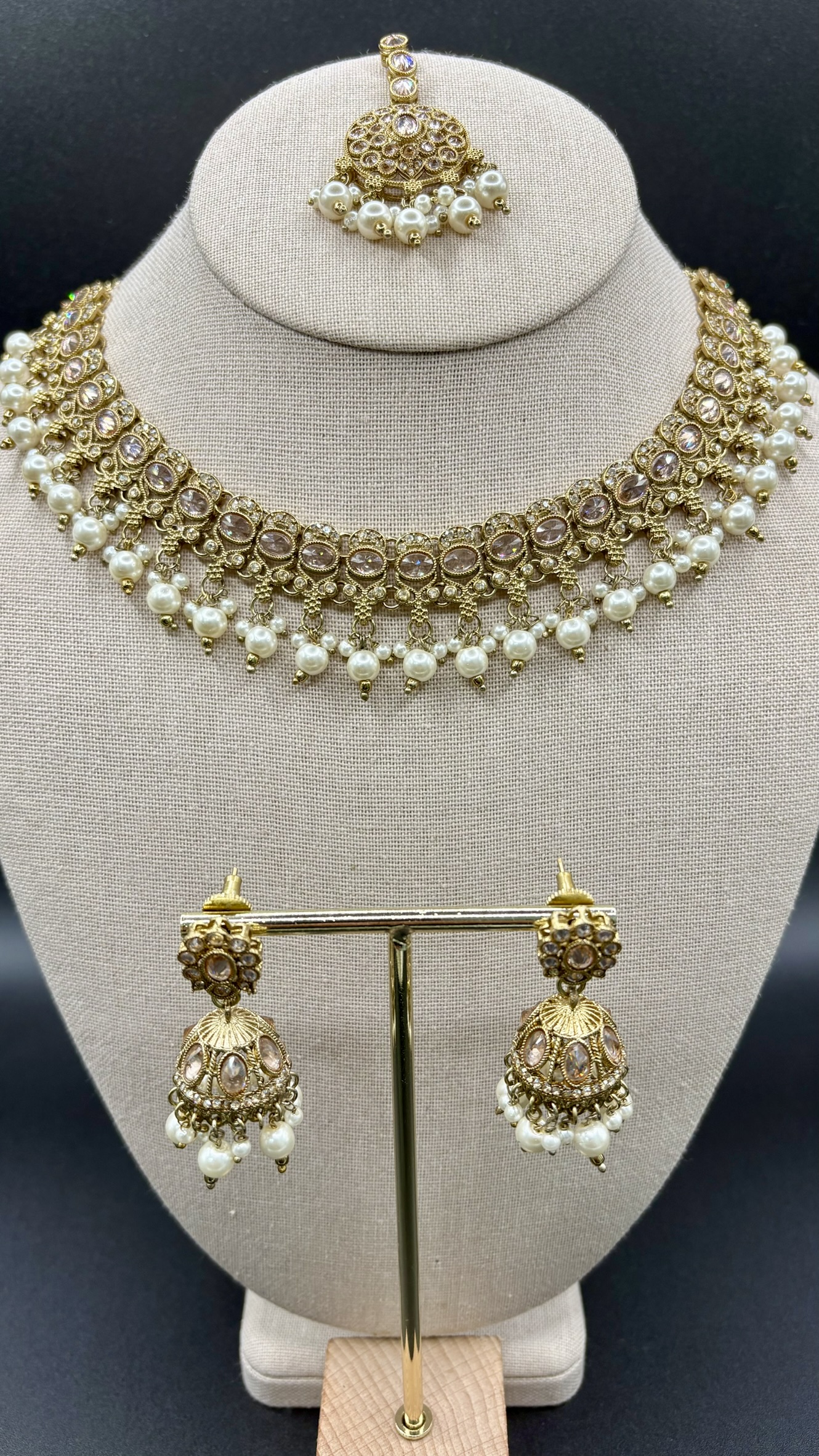 Antique Stones and Pearl Necklace Set