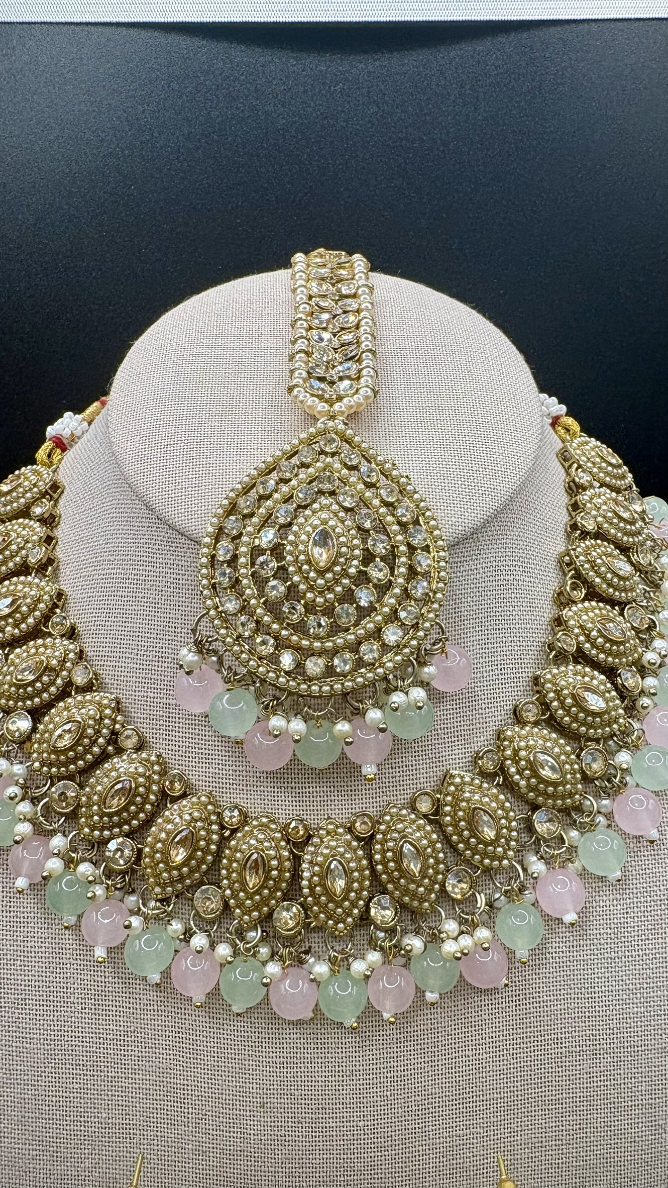  Kundan Necklace & Earrings Set With Tikka