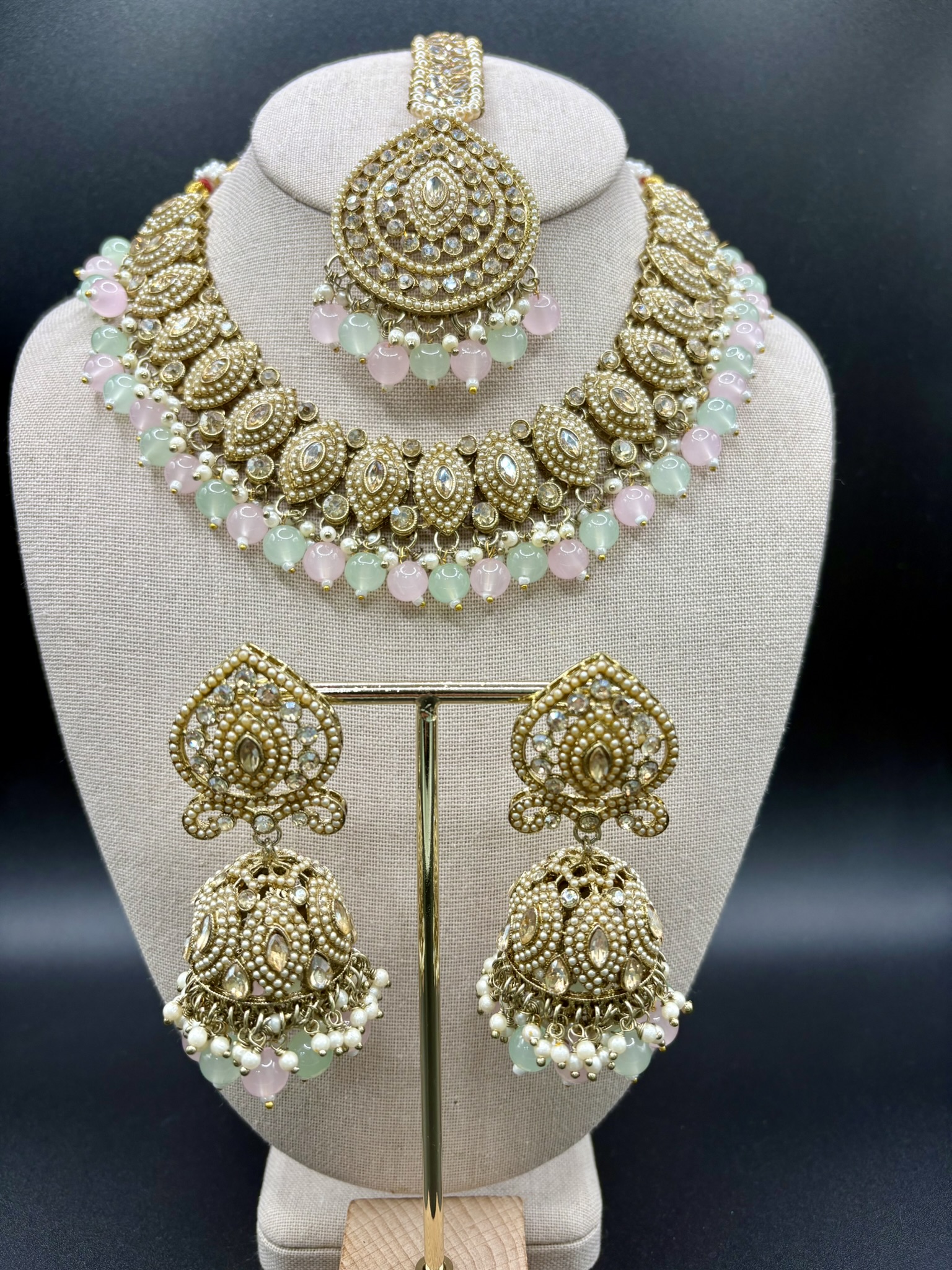 Kundan Necklace & Earrings Set With Tikka