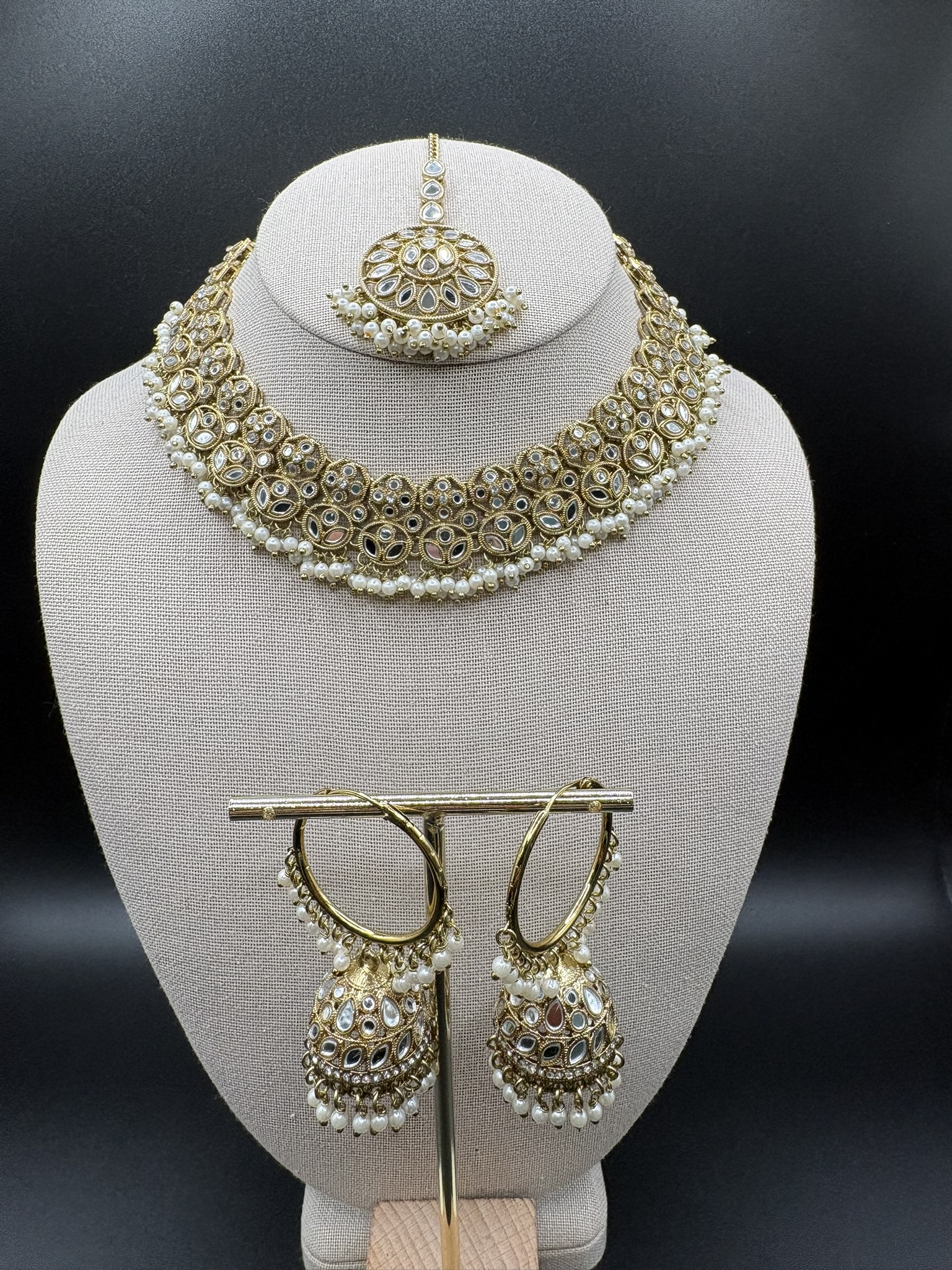 Mirror and Pearl Set 