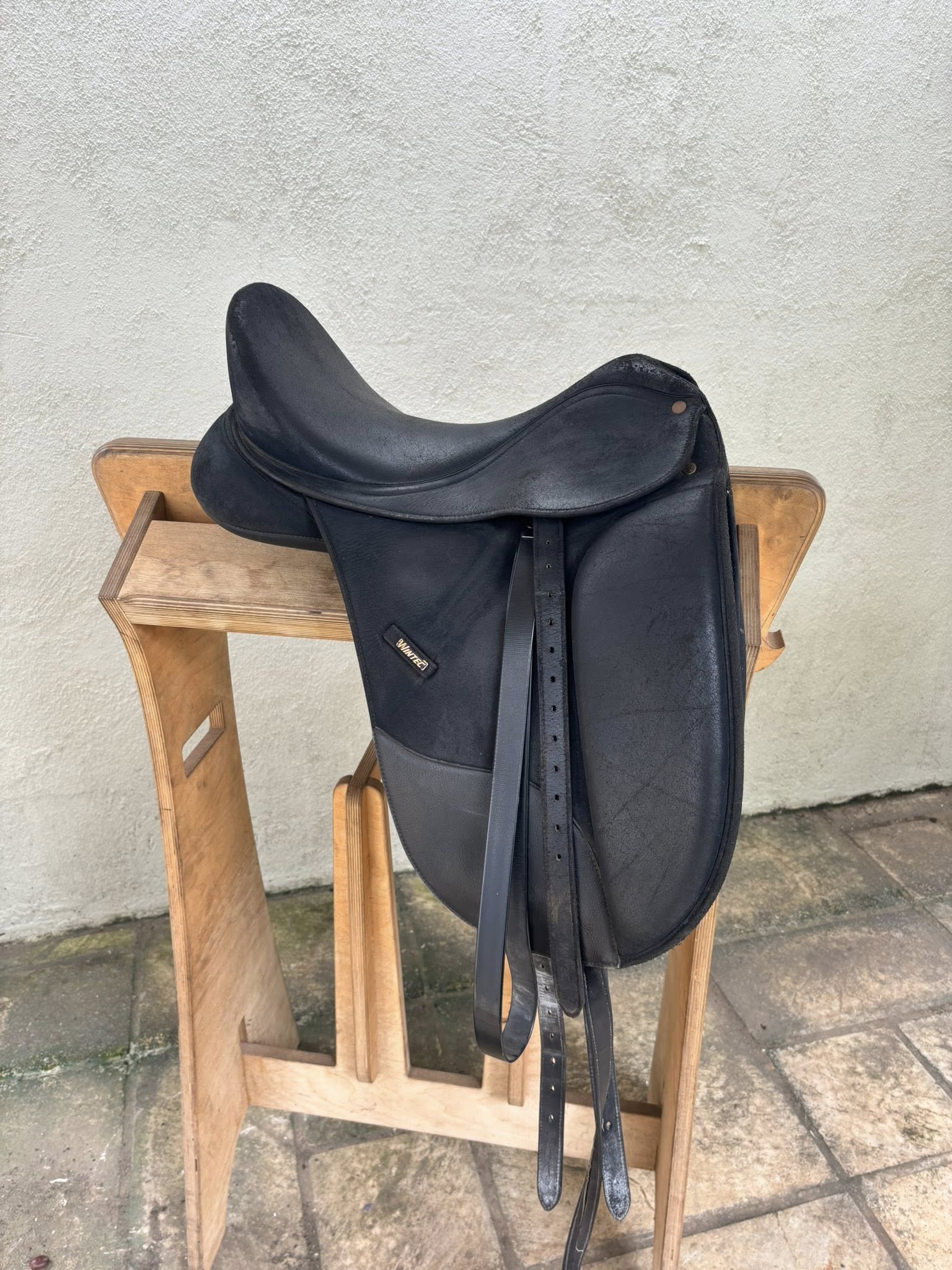 Wintec Isabell, Black, 16.5"