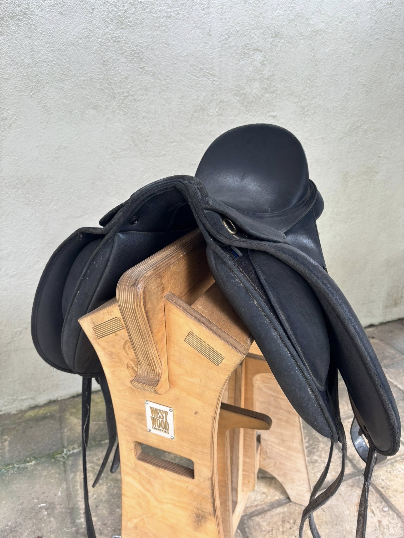 Wintec Isabell, Black, 16.5"