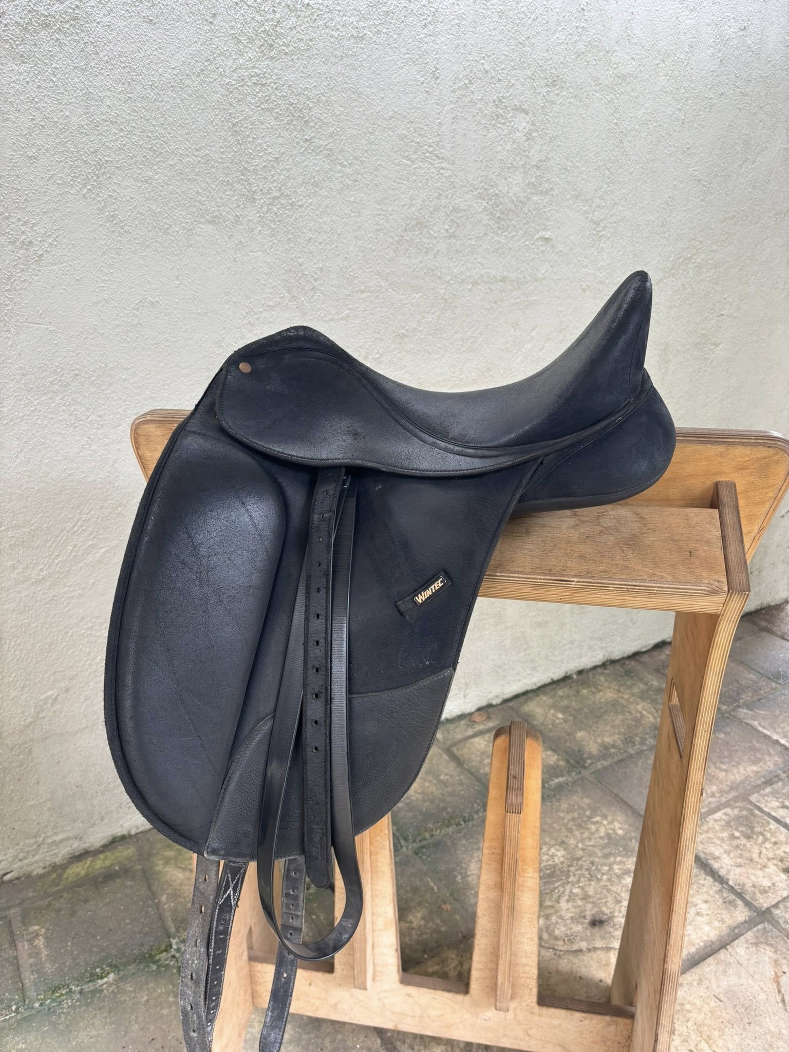 Wintec Isabell, Black, 16.5"