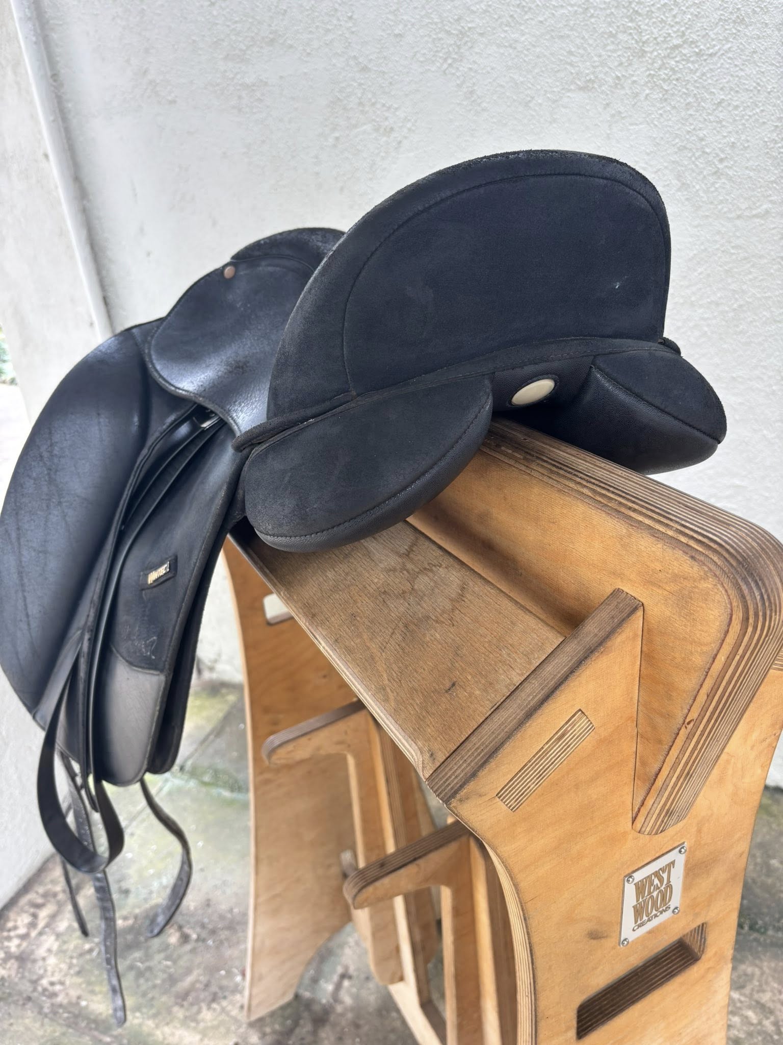 Wintec Isabell, Black, 16.5"