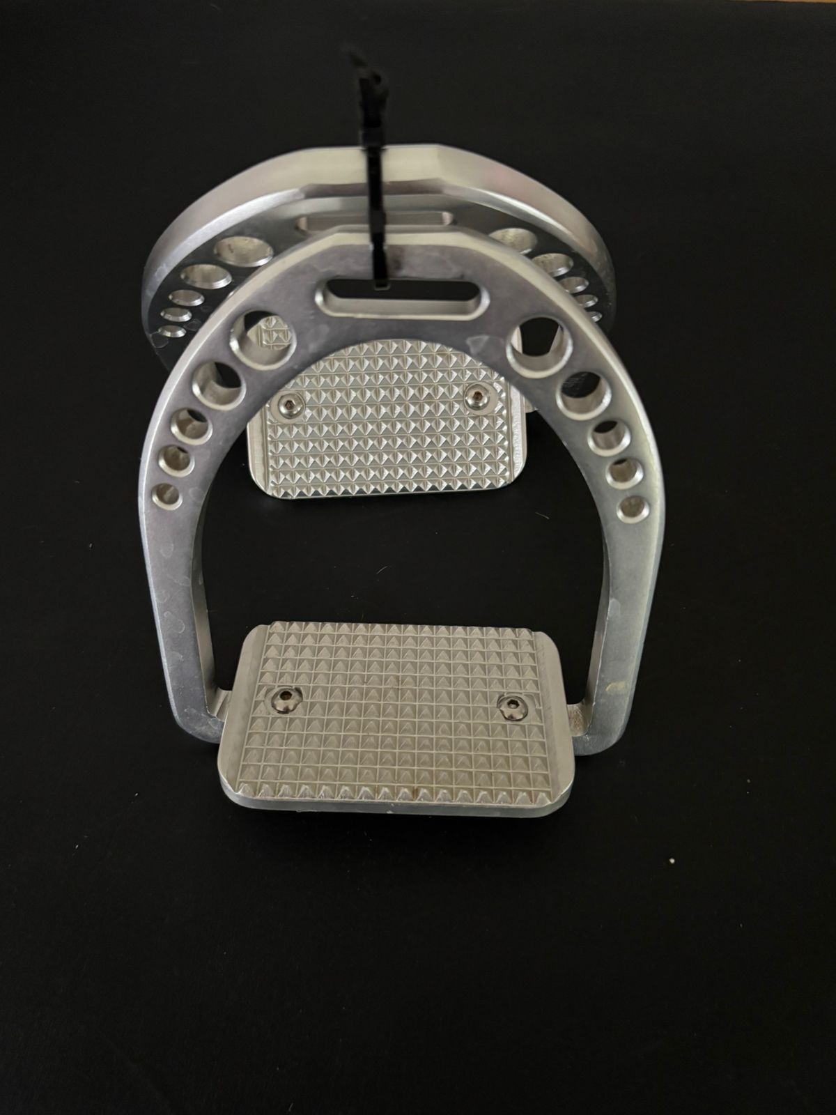 Nu Angle standard stirrups