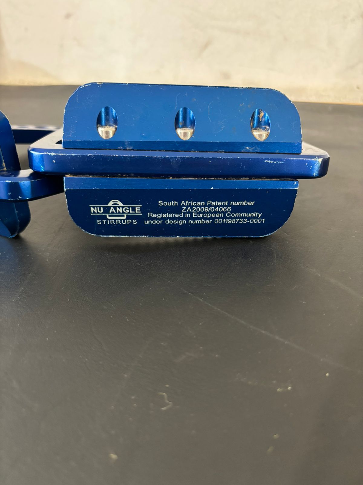 Nu Angle Classic stirrup irons, blue