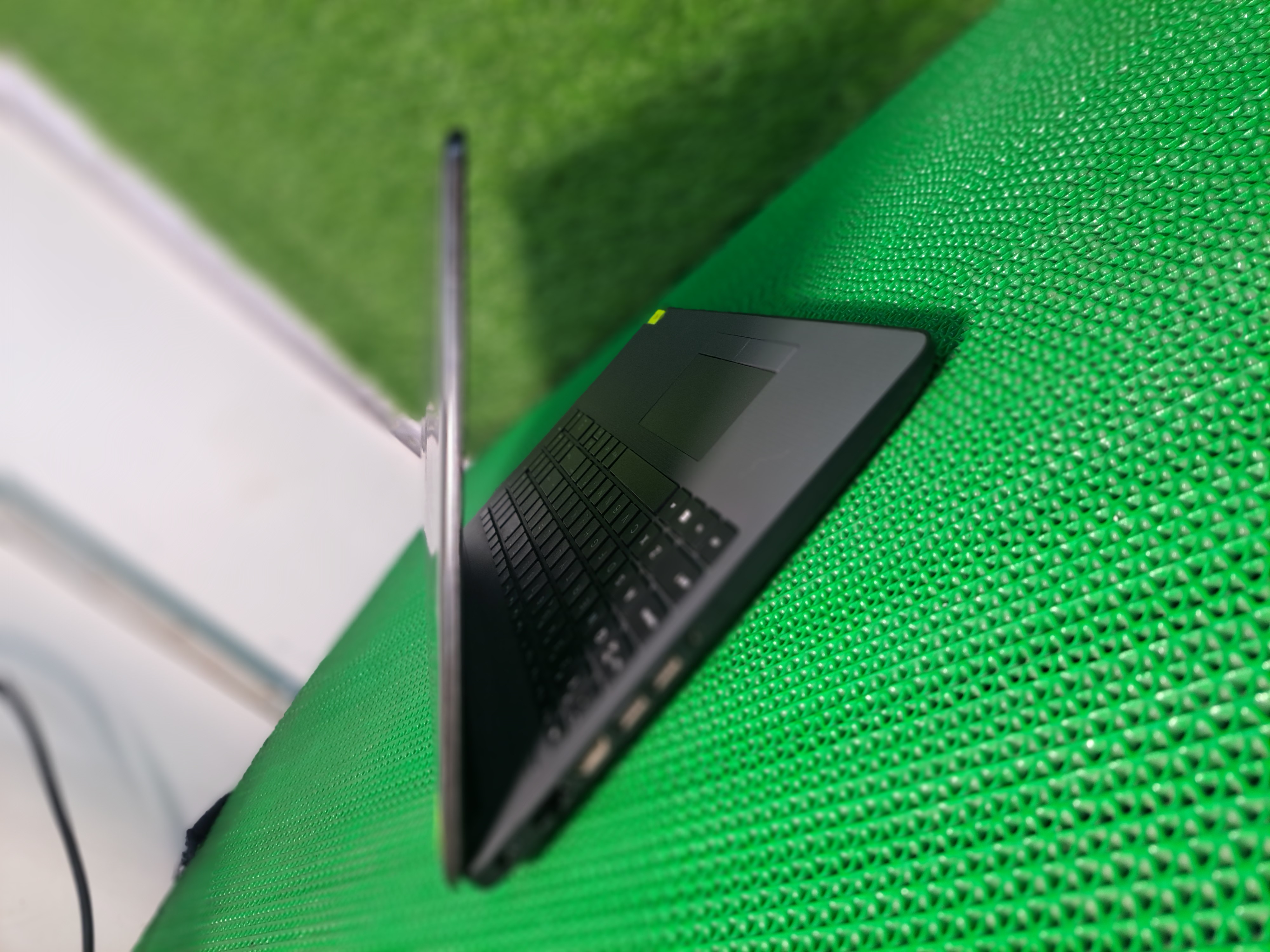 HP 15q-ds0028tu Laptop - Intel Core i5 7th Gen | 8GB RAM | 256GB SSD | 15.6" Full HD Display | Jet Black Finish