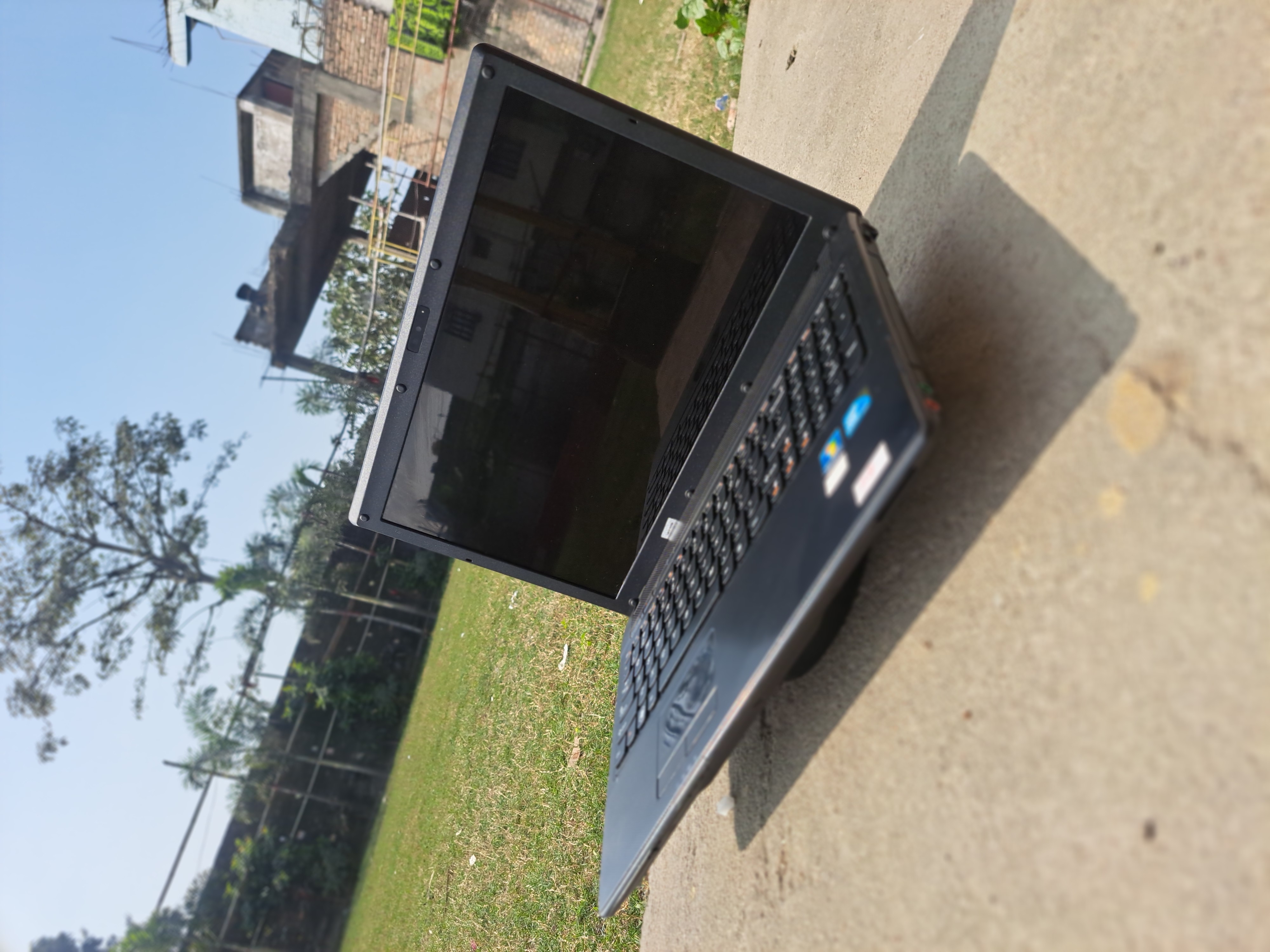 L98 Lenovo G560 (0679) - Intel Core i3 (1st Gen) | 8GB RAM | 256GB SSD | 15.6" HD Glossy Display | DVD-RW | Solid Build