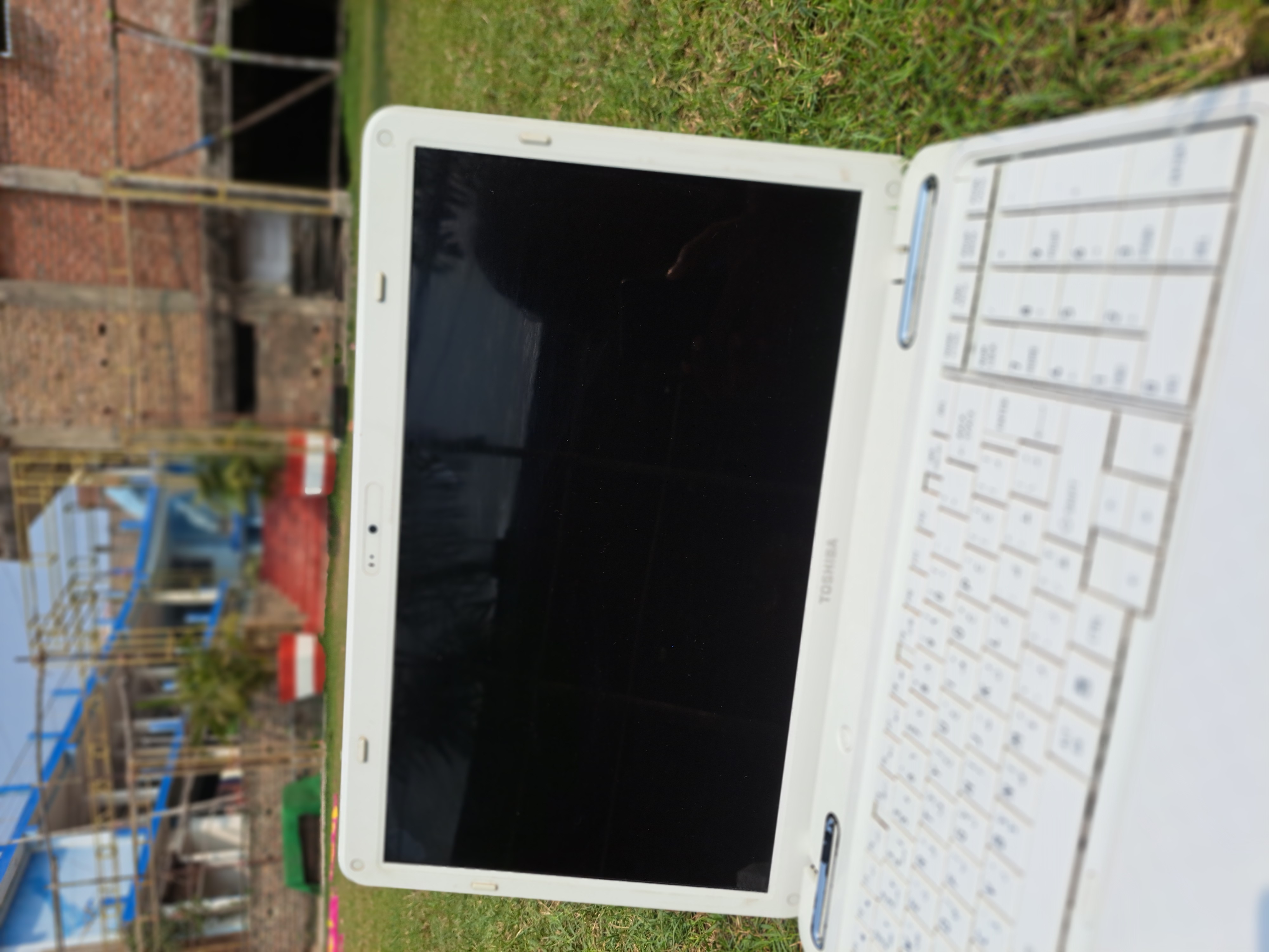 Toshiba Satellite L755-160 - Intel Core i3 2nd Gen | 8GB RAM | 500GB HDD | 15.6" HD Display | DVD Drive | Metallic Silver Finish