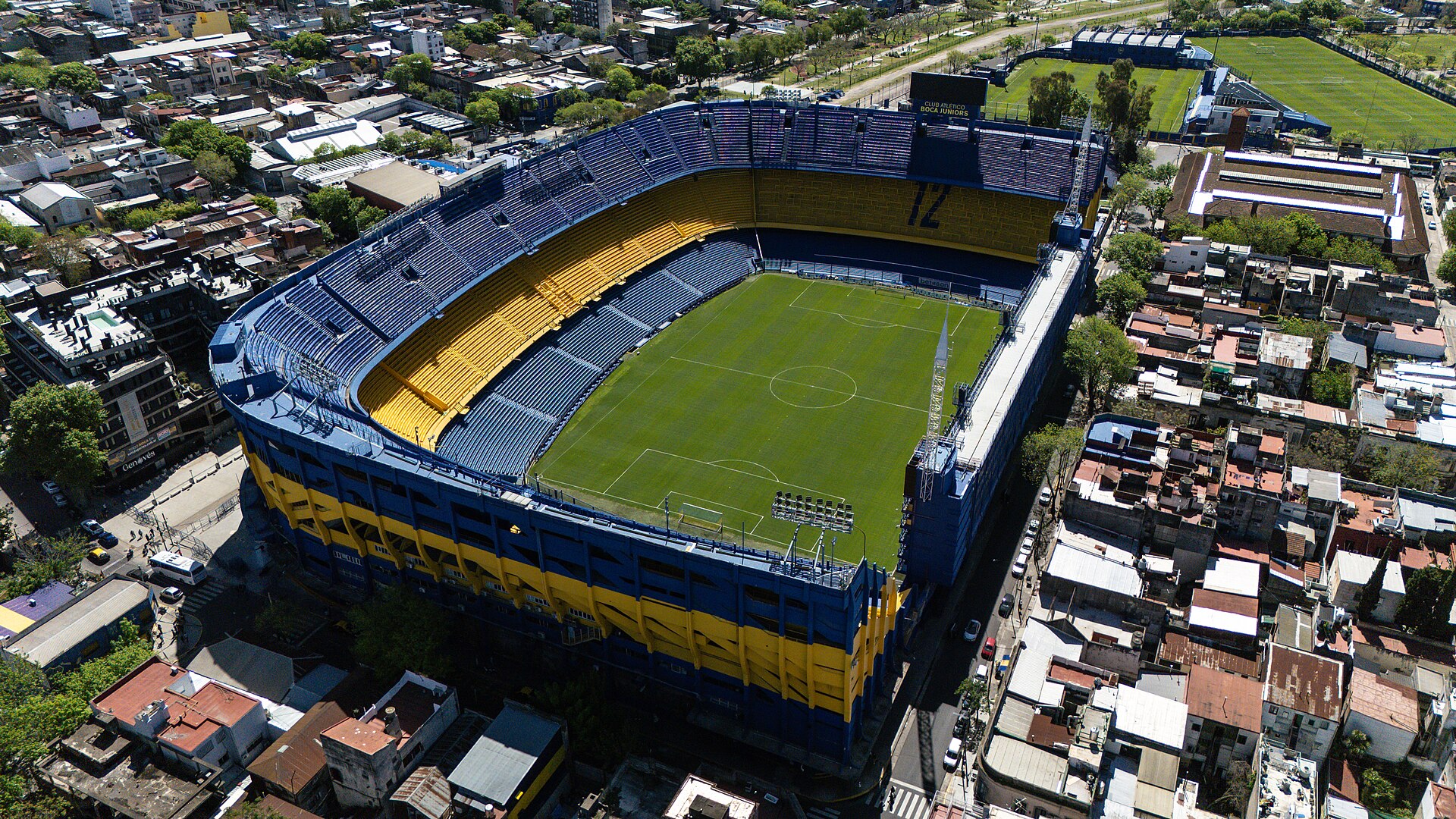 Visitas ao estádio e ao museu do Boca Juniors e do River Plate.