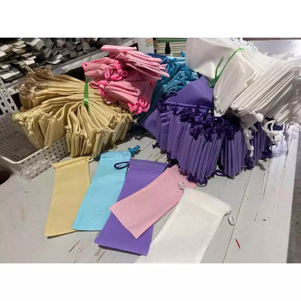 10+1 or 20+2 85ml oilbased ( NAF Scents ) bulk PERFUME WITH FREE POUCH INCLUDED best for resellers