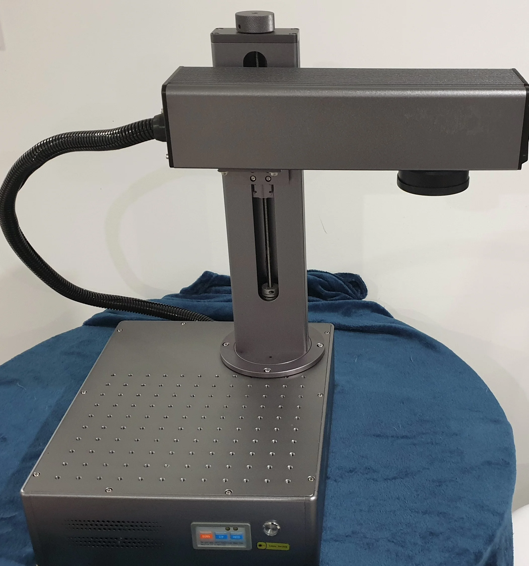 Compact 50w Fiber Laser