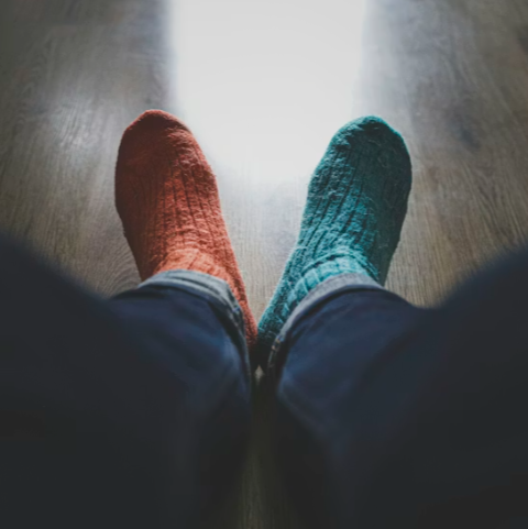 Yalnız Çoraplar Partisi (Odd Socks Night)