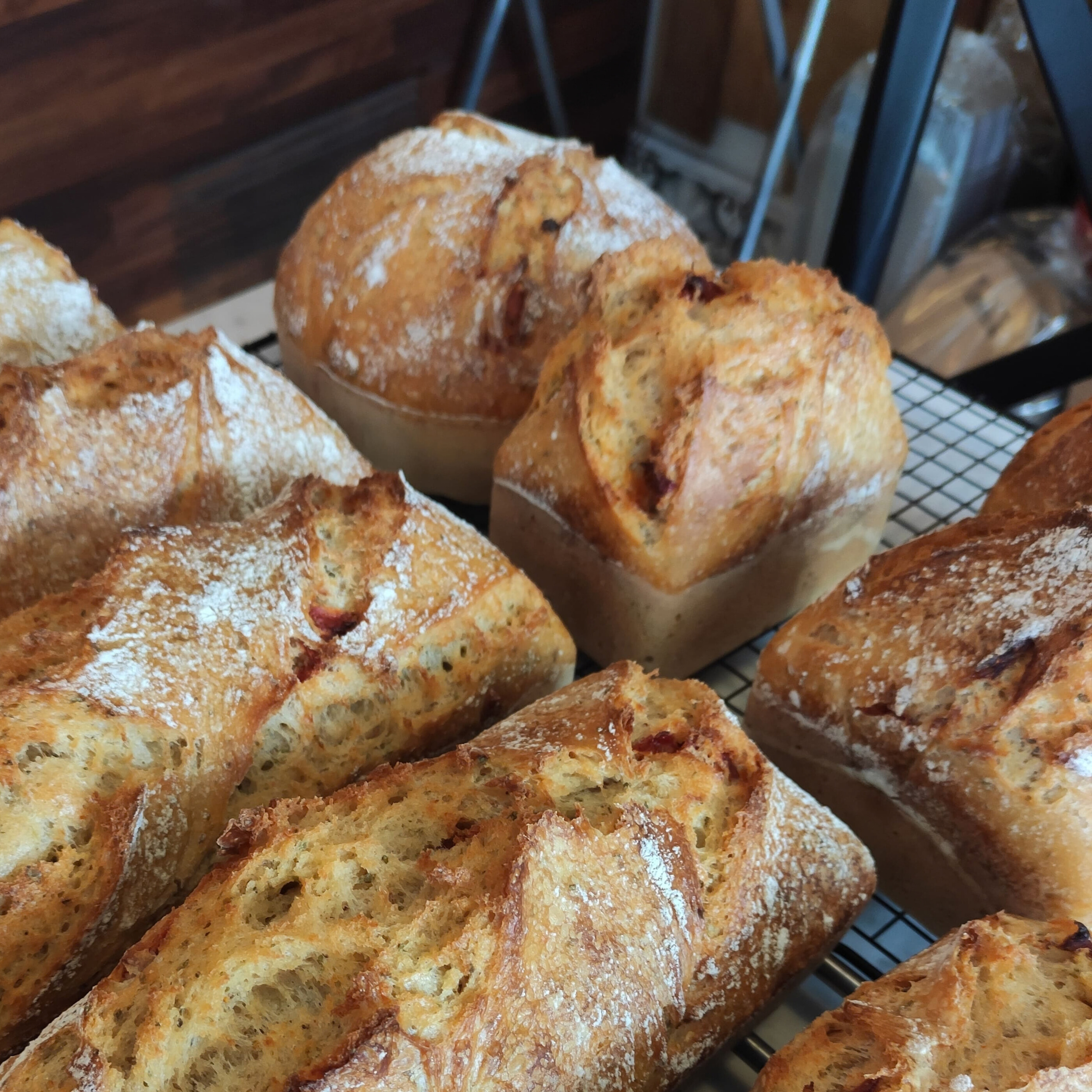 Buğday Unlu Tahıllı Ekşi Maya Ekmek ( 450 gram )