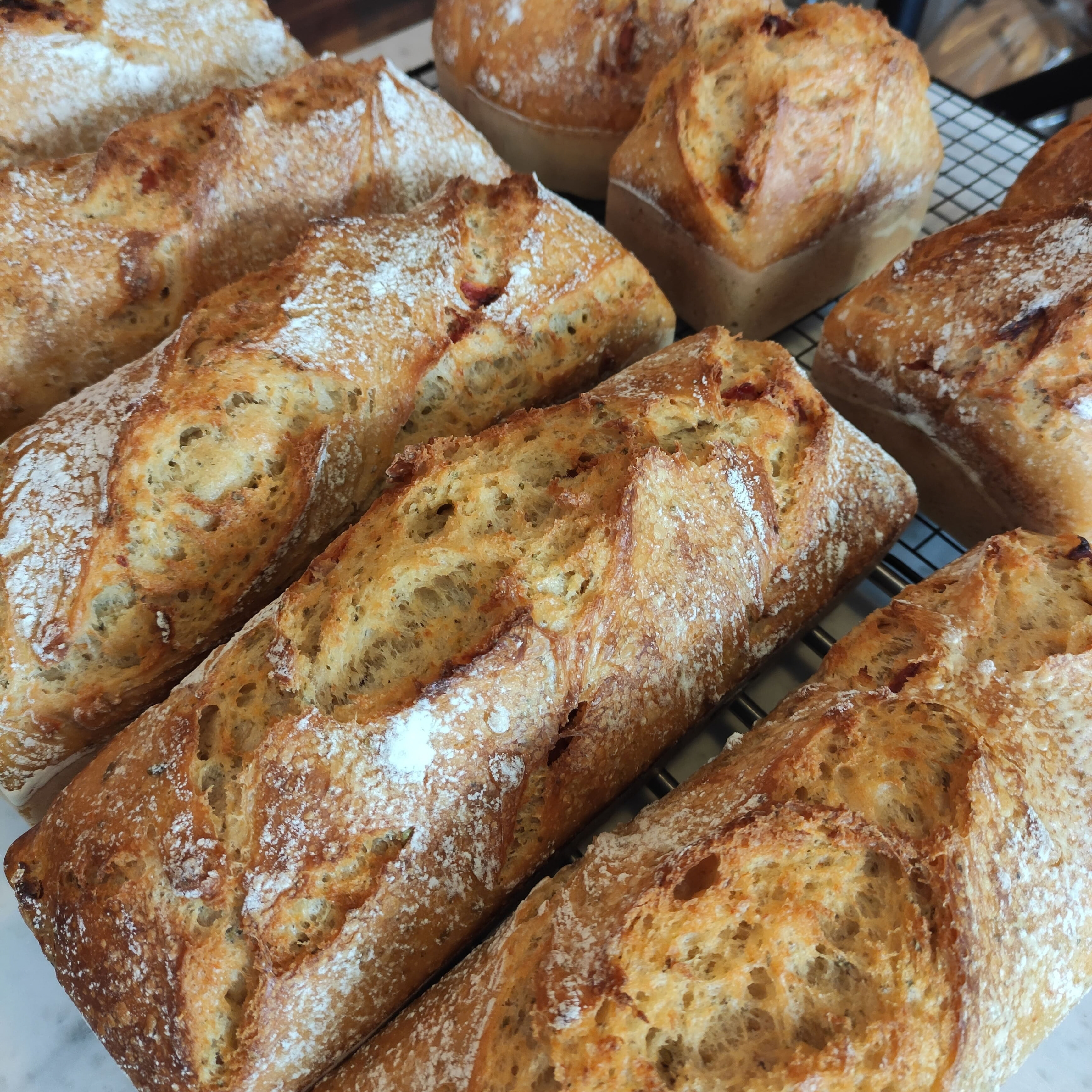 Buğday Unlu Tahıllı Ekşi Maya Ekmek ( 900 gram )