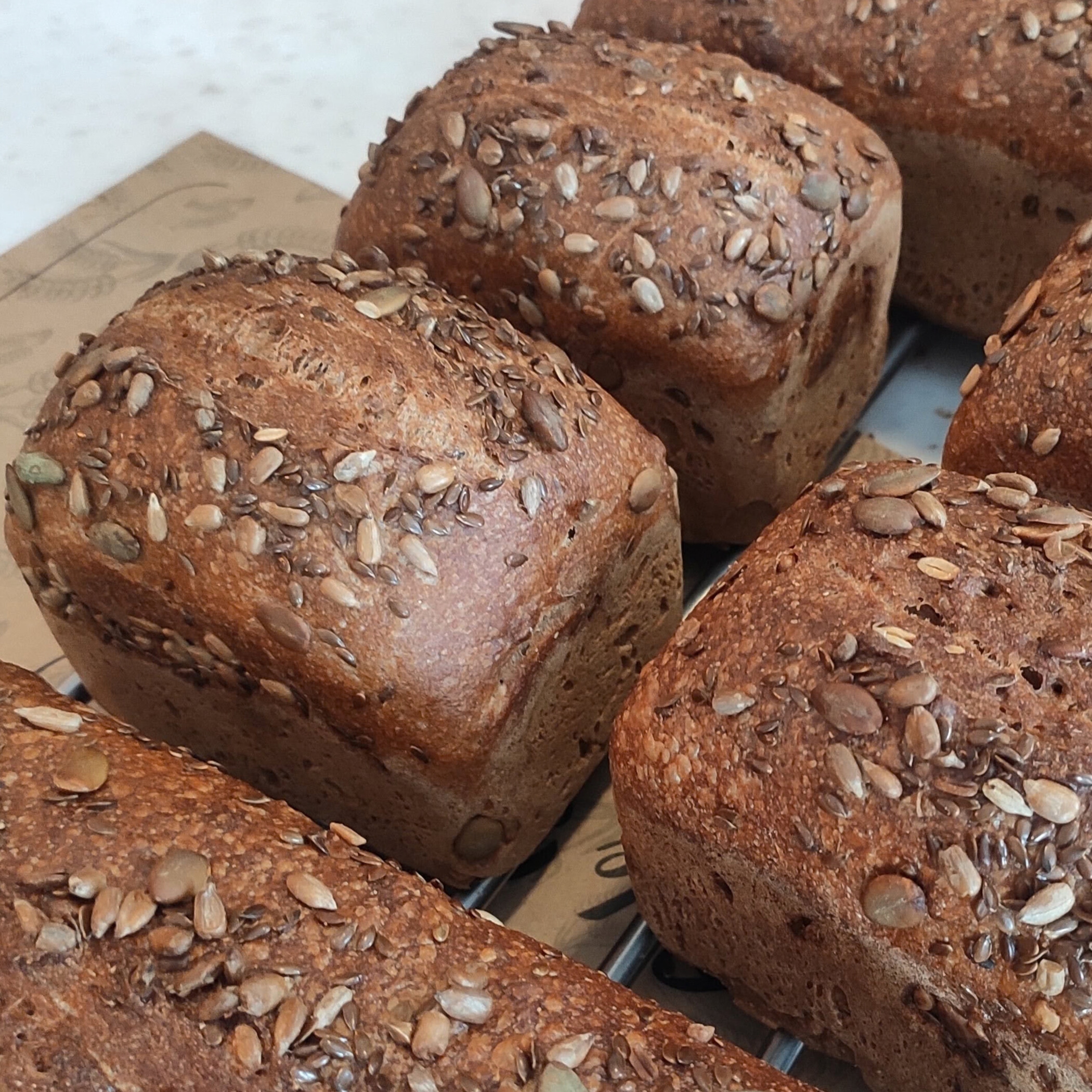 Tam Buğday Unlu Tahıllı Ekşi Maya Ekmek ( 450 gram )